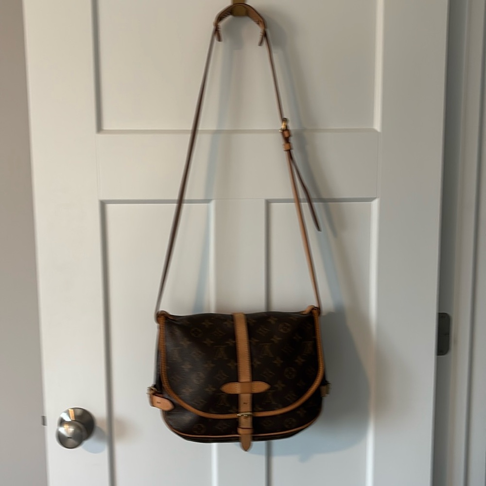 Louis Vuitton Samur 30 - EUC!